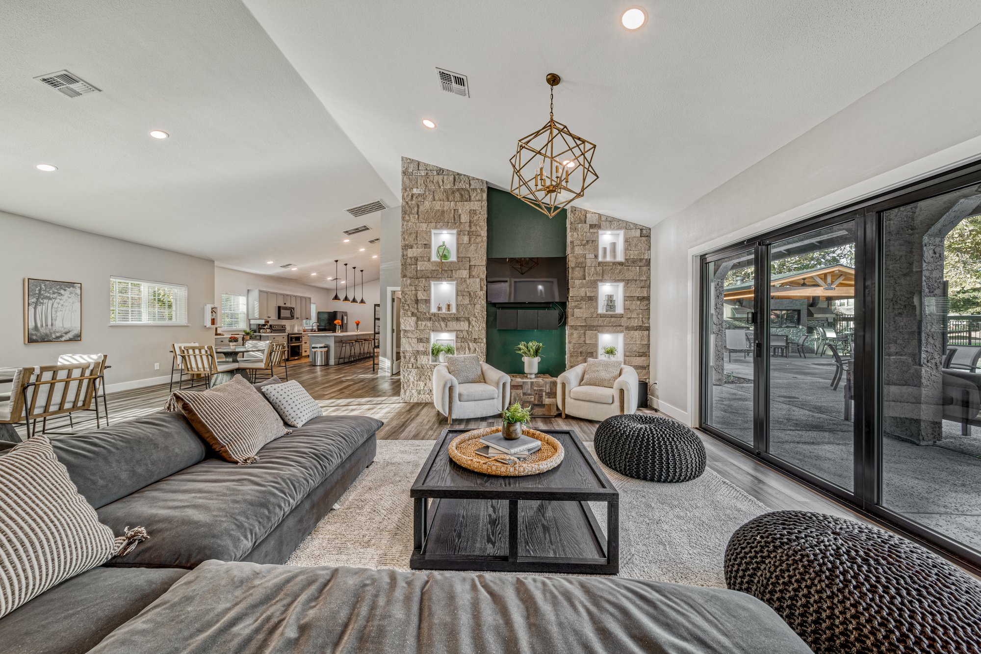 Resident clubhouse at 1661 Forest Avenue Apartments